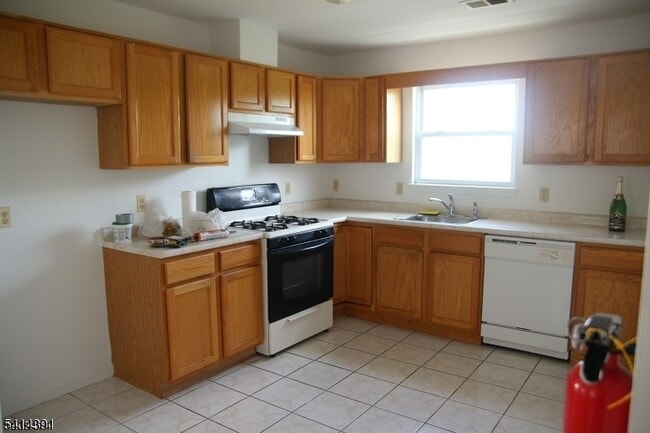 Building Photo - 60 Port Ave