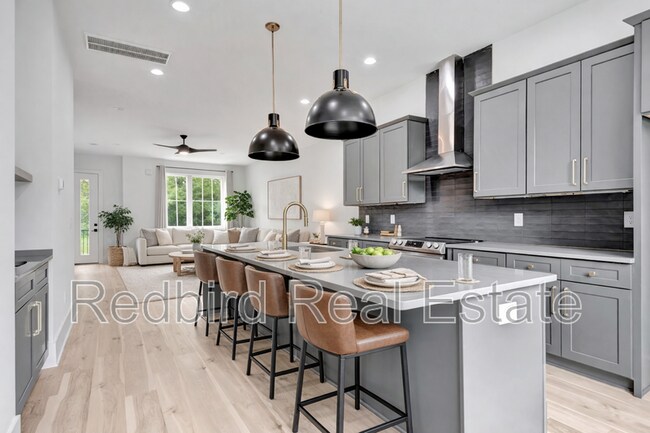 Building Photo - 2042 McKinley St