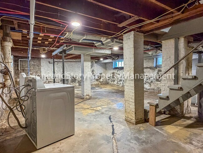 Building Photo - 2 bedroom 1 bath near the hospitals