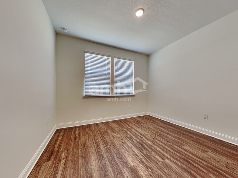 Building Photo - 163 Banyan Frst Dr