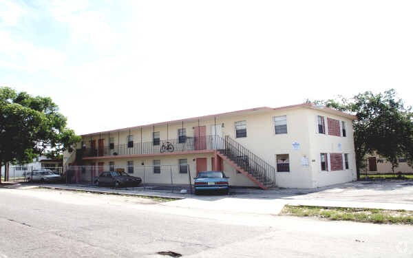 Building Photo - 1025 Palm Beach Lakes Blvd
