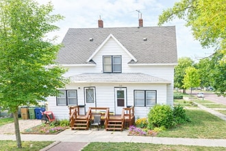 Building Photo - 325/327 3rd St NE