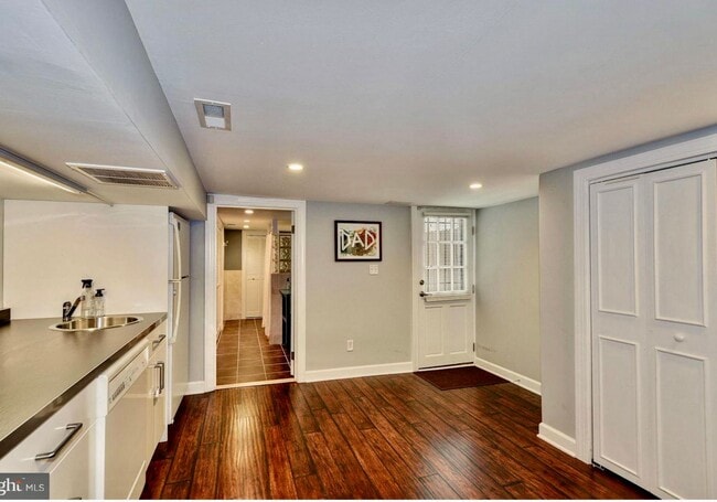 Building Photo - SPACIOUS 3 BED BROWNSTONE with PARKING, YARD and 2 DECKS!