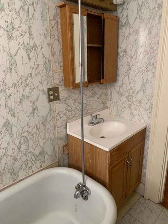 Building Photo - 7 University Pl