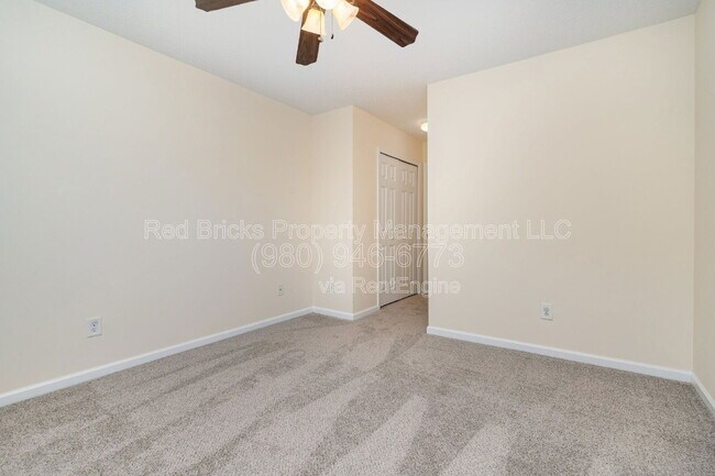 Building Photo - 16849 Greenlawn Hills Ct