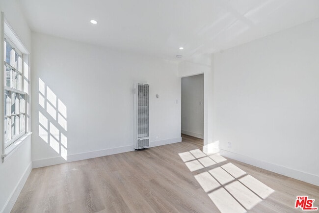 Building Photo - 9216 Alden Dr