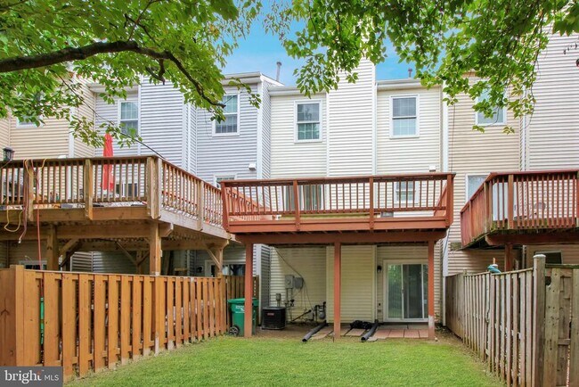 Building Photo - 890 Bayridge Dr