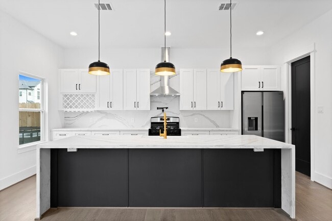 Building Photo - 4303 Buck St