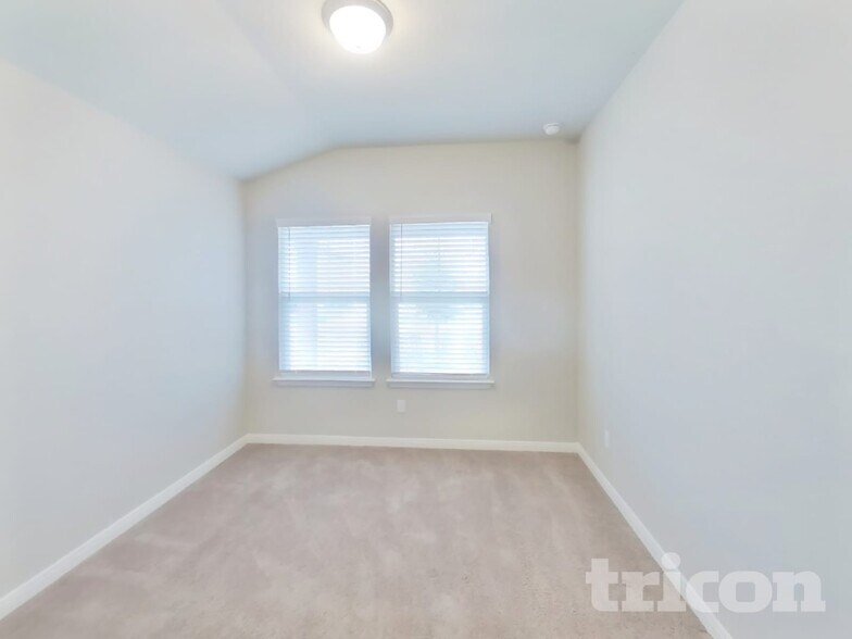 Building Photo - 13602 Paxton Blvd