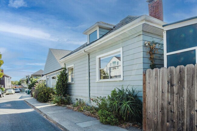 Building Photo - 3791 Latimer Pl