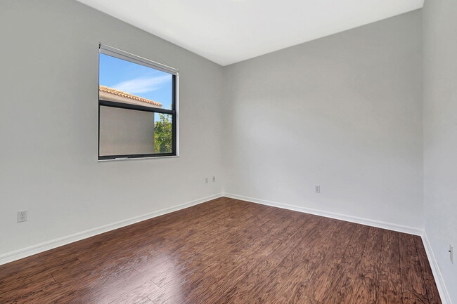 Building Photo - 972 NE 193rd Terrace