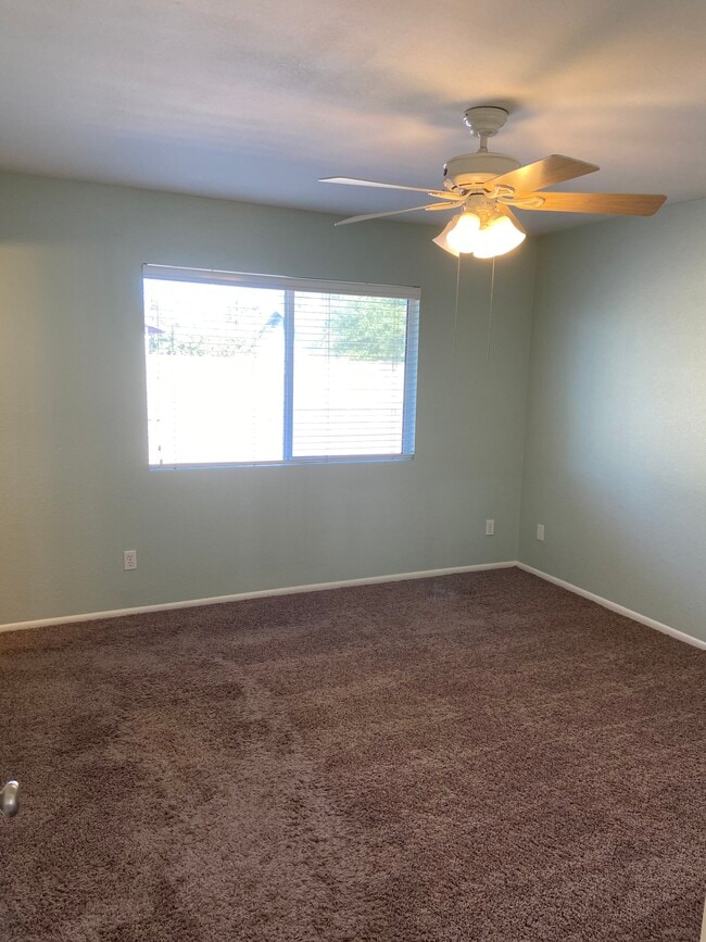 Building Photo - 3514 E Diamond Ave