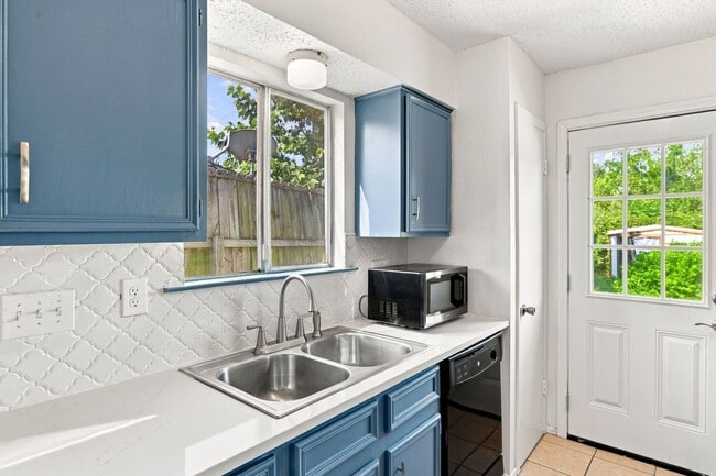 Building Photo - 5700 Cherry Park