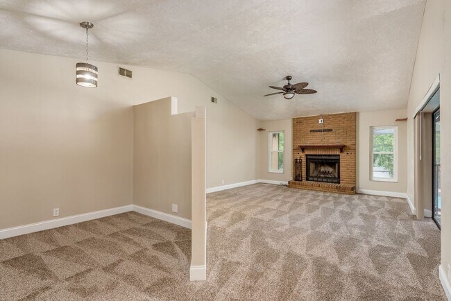 Building Photo - Pool Home Near Florida Beaches