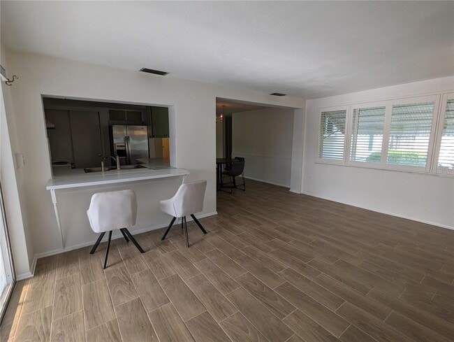 Building Photo - 4233 Hillsdale Dr