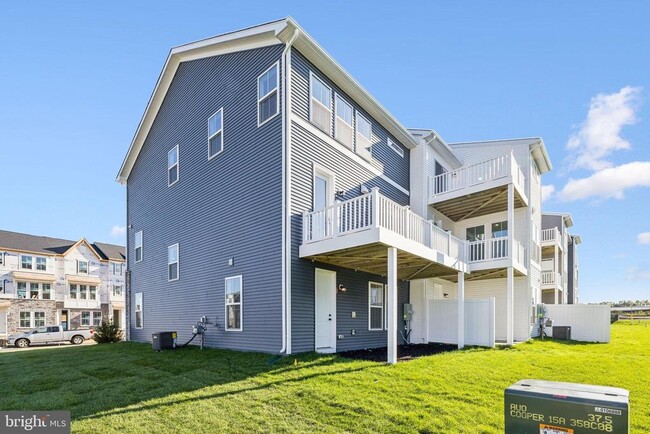 Building Photo - 4610 Pacific Elm St