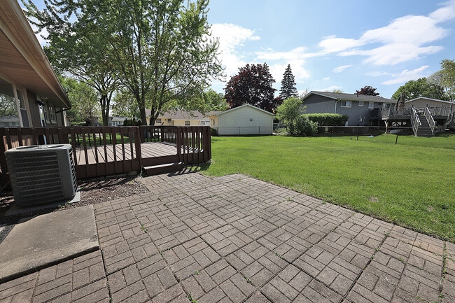 Building Photo - 122 Lela Ln