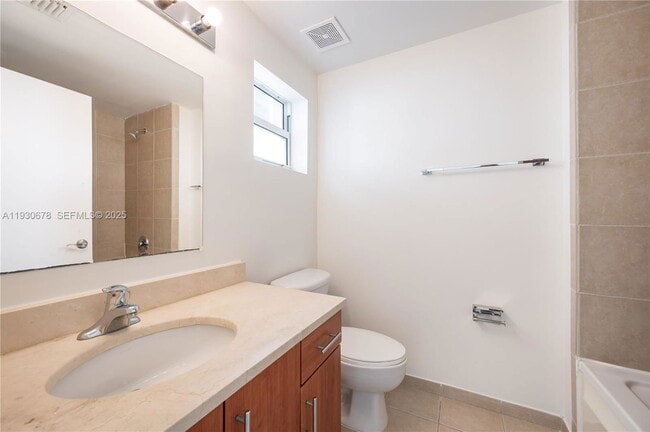 Building Photo - 1712 SW 2nd Ave