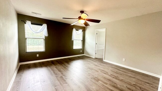 Building Photo - 4826 Hawkins Dr