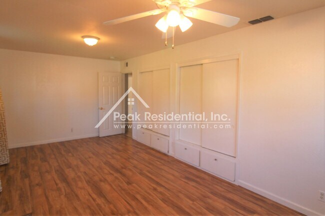 Building Photo - Charming 3bd/2ba Foothill Farms Home With 2 Car Garage!