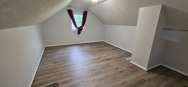 Building Photo - 2229 Oriole Ave