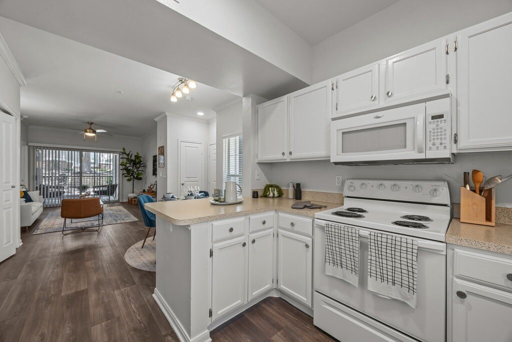 Building Photo - 12345 Lamplight Village Ave