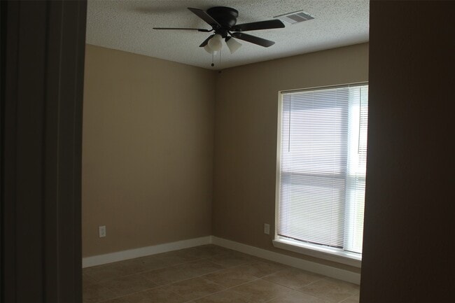 Building Photo - 4920 Deerwood Cir