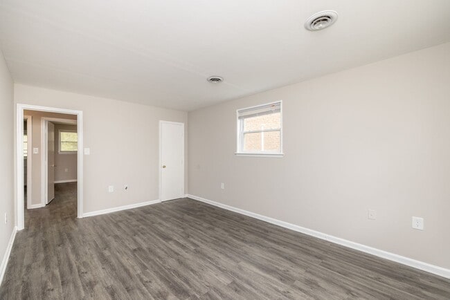 Building Photo - Charming 2-Bedroom Duplex in Colonial Heights