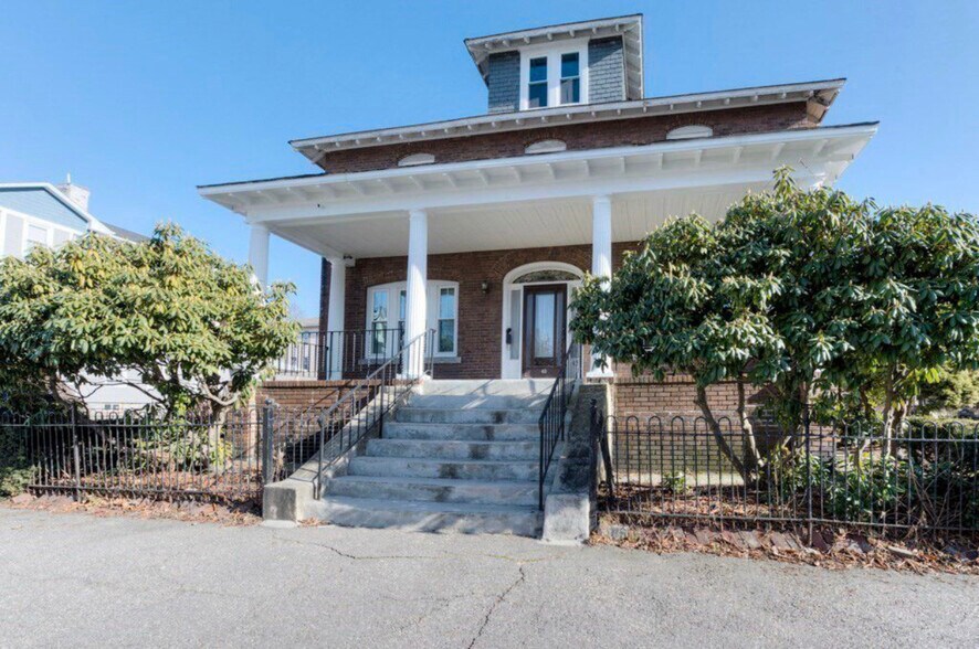 Building Photo - 43 Arthur St