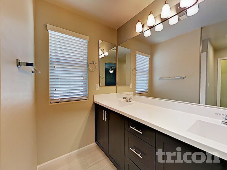 Building Photo - 12551 W Hummingbird Terrace