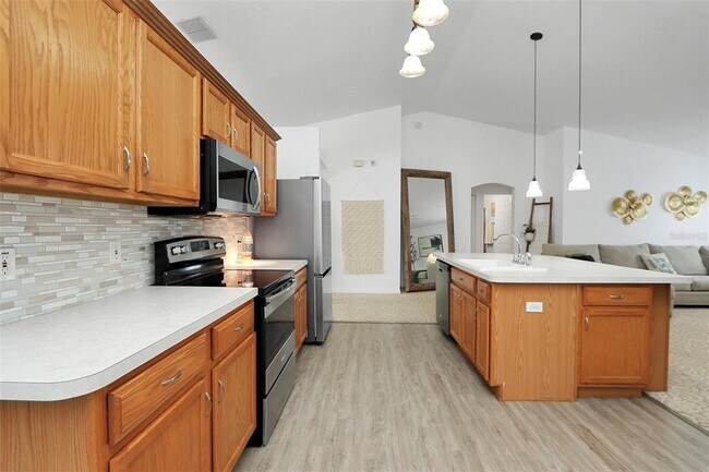 Building Photo - 10648 SW 38th Ave