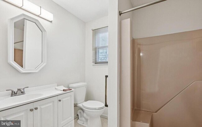 Building Photo - 715 Cooper Landing Rd