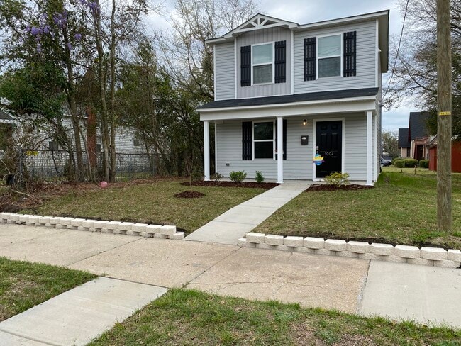 Building Photo - 1004 South 8th street