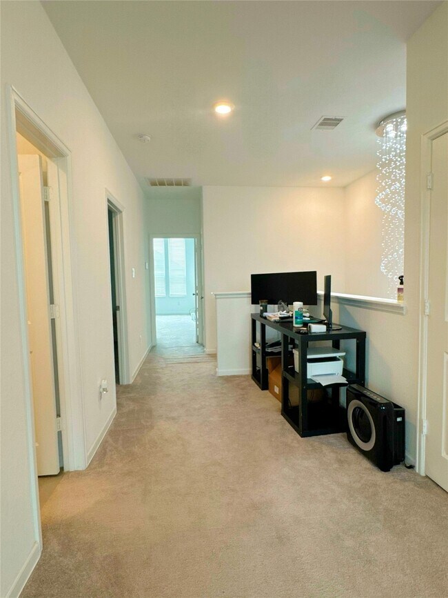 Building Photo - 4015 Champlain Wy