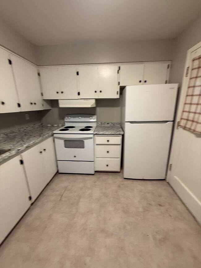 Building Photo - 802 N 20th Ave