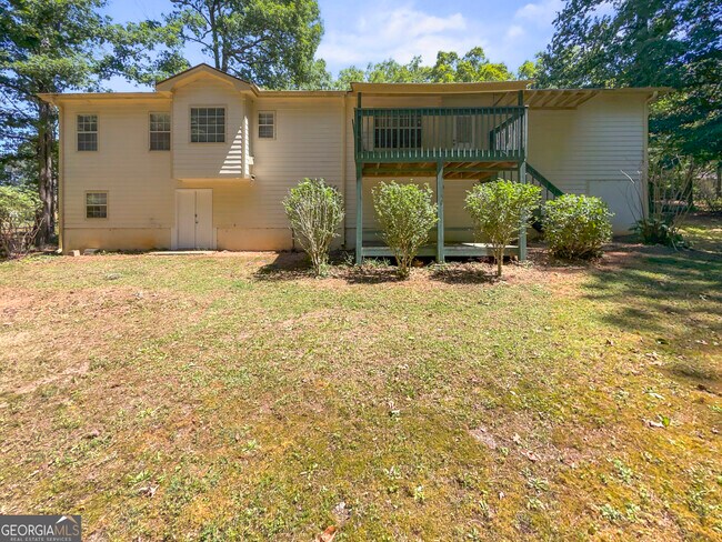 Building Photo - 2025 Old Concord Dr SE