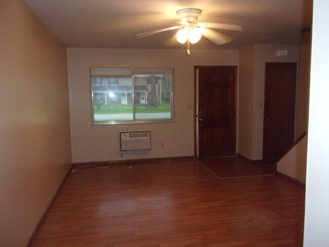 Building Photo - 465 Brentwood Dr