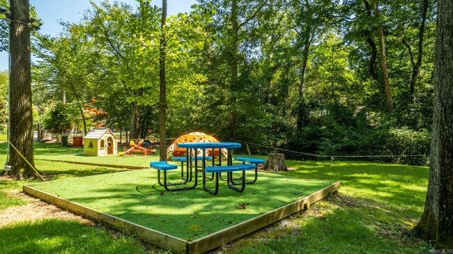 Building Photo - 151 Summerwood Dr