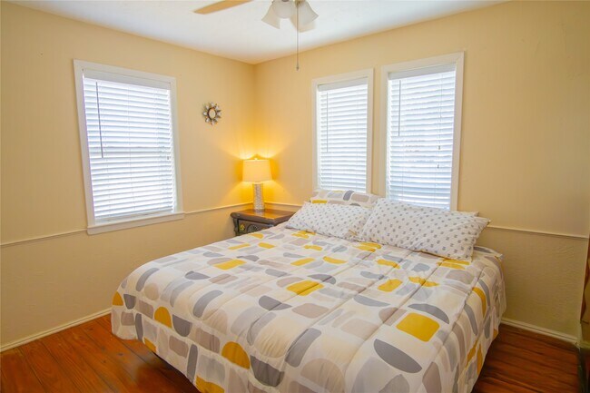 Building Photo - 3927 Mason Dr