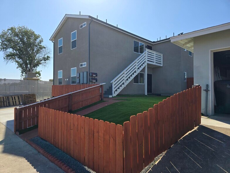 Primary Photo - 4724 Hidalgo Ave