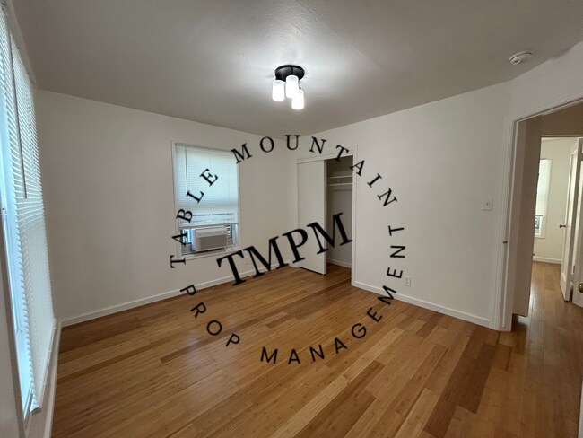 Building Photo - 1295 Floral Ave