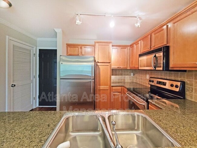 Building Photo - 48 Peachtree Ave NE