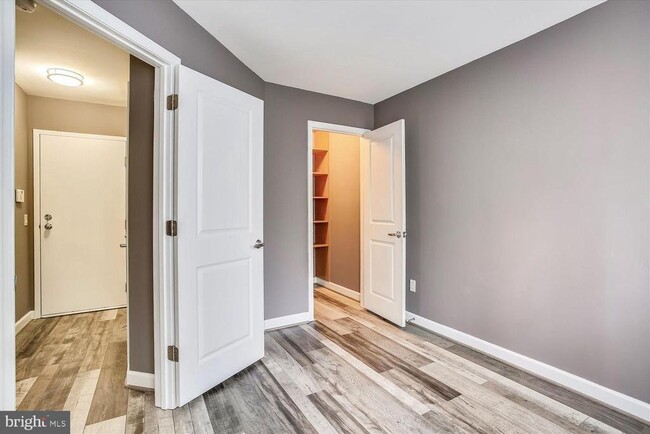 Building Photo - 2526 Sheridan Rd SE