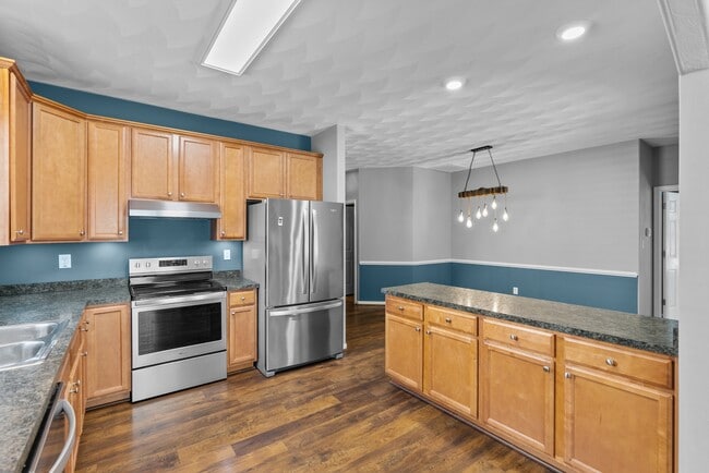 Building Photo - 2560 Golden Maple Dr