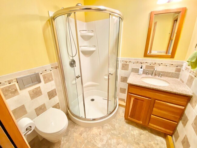 Building Photo - 4 Bedroom Home in Burlington VT Available ...