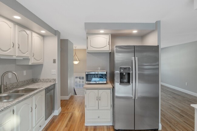 Building Photo - 4210 Trotwood Ln