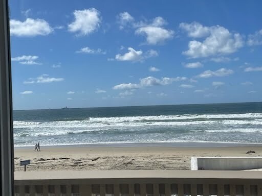 Building Photo - 3773 Ocean Front Walk