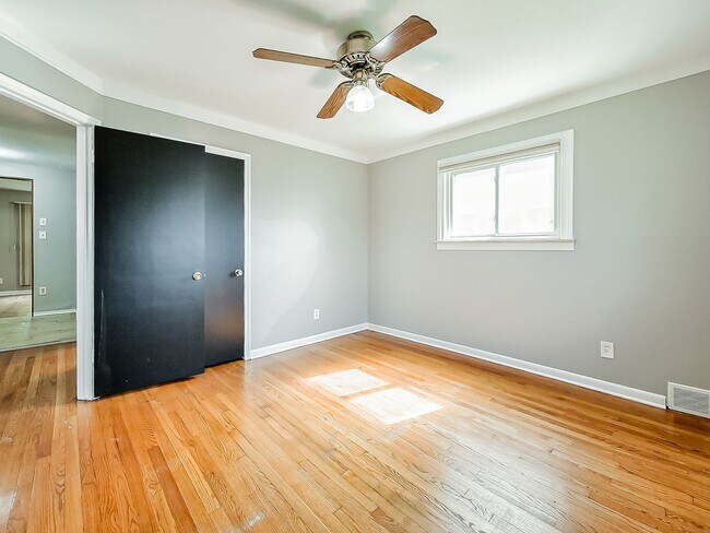 Building Photo - Charming 3-Bedroom Ranch in the Heart of Garden City