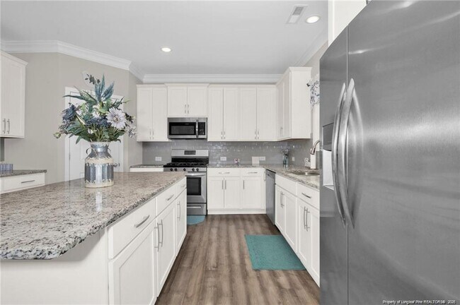 Building Photo - 5344 Debut Ave