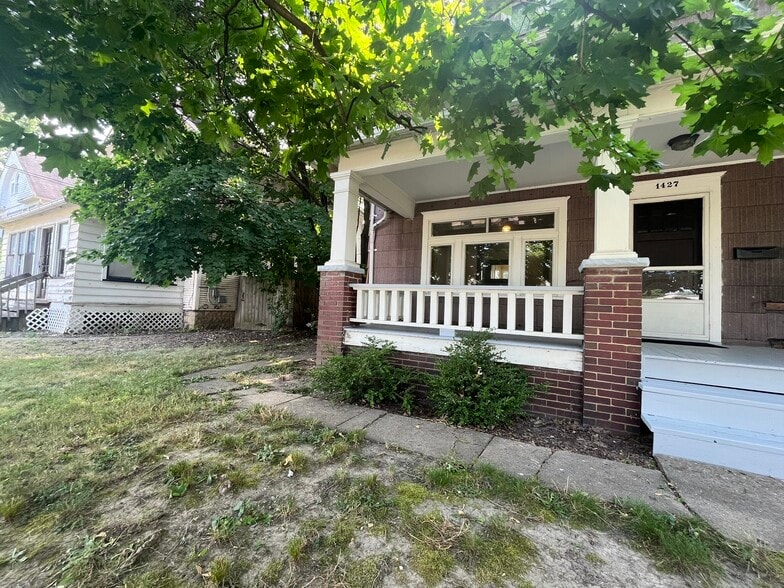 Building Photo - 1427 S Linden Ave